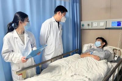 中医院成功开展钟祥首例胫骨干骨髓炎骨折钢板外固定术
