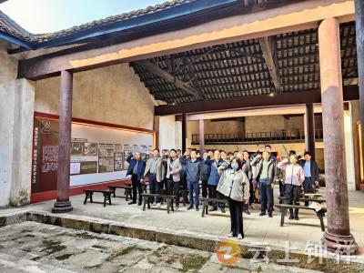 客店镇开展“支部主题党日”暨美丽乡村参观学习活动