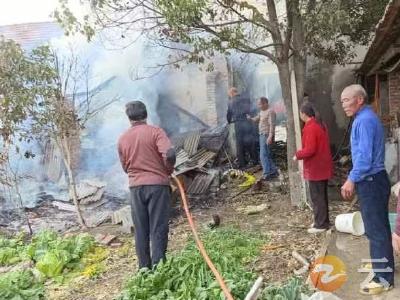 网格员变身“救火卫士” 及时灭火化解险情