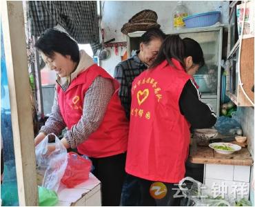 送温暖 寄深情 扶贫帮困暖人心