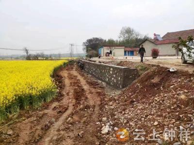 东桥镇岁湾村积极消除道路安全隐患 