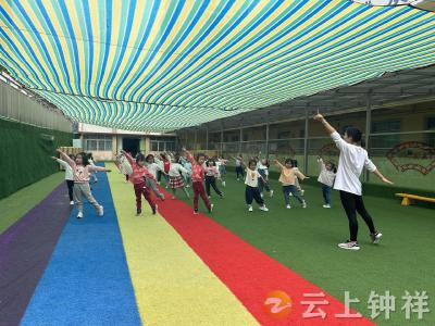 钟祥市机关幼儿园：暖心遮阳棚 “夏日”真清凉