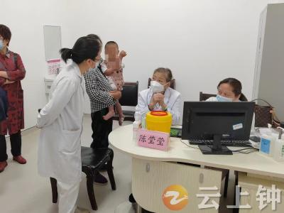钟祥市妇幼保健院特邀专家为生长发育患儿义诊