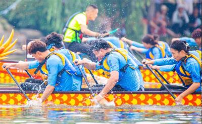 龙舟竞渡遗爱湖