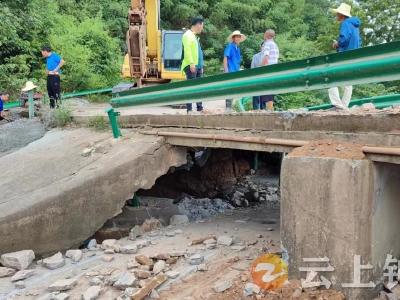 襄荆高铁三标段项目部积极参与地方抢险