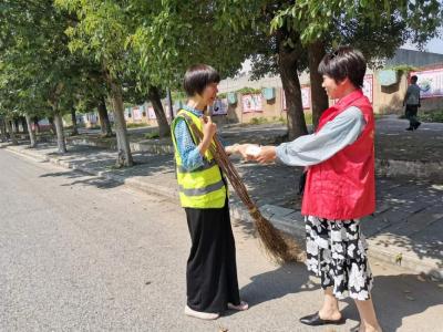 胡集镇：“格格”夏日送清凉 丝丝关爱沁人心