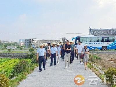 钟祥市组织部分乡镇、村(社区）赴京山市开展共同缔造现场教学