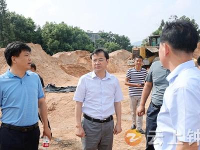 杨孟富检查非法机制砂石企业整治工作