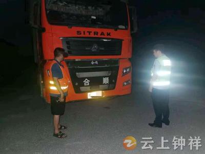 钟祥：专项整治“百吨王”运输车辆 净化道路交通环境