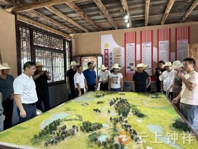 冷水镇：学先进 知不足 聚焦“共同缔造”再发力