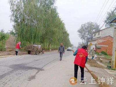 丰乐镇开展迎“双节”环境卫生大扫除活动