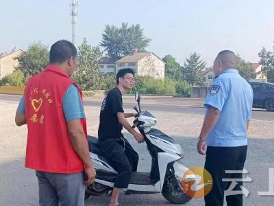 磷矿镇：交通安全劝导 保障群众出行安全