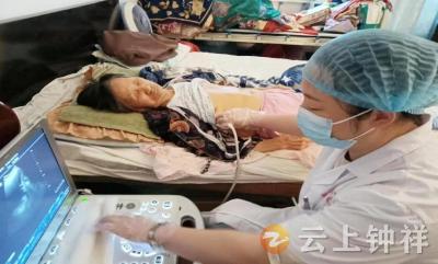上门入户做体检 基本公卫保健康——钟祥市子胥台社区卫生服务中心开展90岁以上老人健康体检