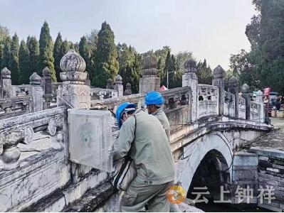 国网钟祥市供电公司：九月九庙会忙  “红马甲”来护航
