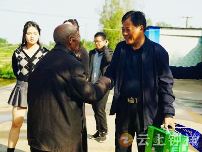 爱在重阳！仙之灵公司走访慰问高龄老人