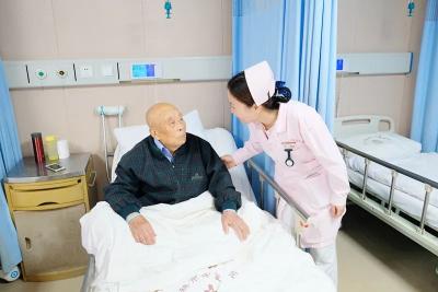 【医情故事】 暖心！百岁老人在病房过生日 