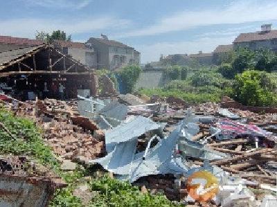 钟祥市依法拆除城区一违法建筑物