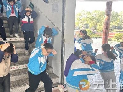 防患于未“燃”——石牌镇荆台小学开展消防安全教育活动