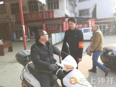 东桥镇东桥村开展道路交通安全劝导工作