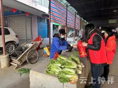 长寿镇社工站：寒冬送热饮 “姜”爱进行到底