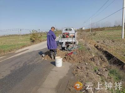 旧口镇：管道漏水存隐患 “格格”处理解民忧