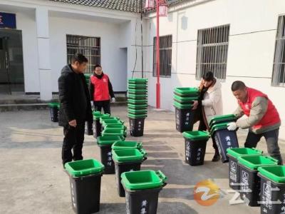 160个分类垃圾桶在东桥镇黄集村“安家落户”