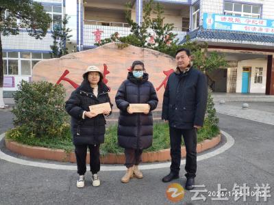 钟祥市承天小学：心系困难教职工 新春慰问暖人心