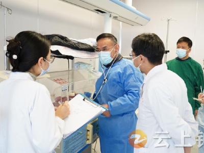 省妇幼专家到钟祥市人民医院新生儿科交流指导工作