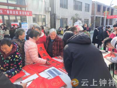 郢中街道王家湾社区：送春联志愿服务活动进街巷