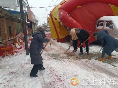 皇庄街道北新集村用心服务群众 清冰除雪在行动
