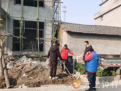 民房界线纠纷起争执 网格员及时调解促和谐