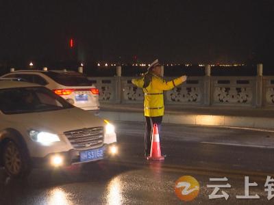 钟祥公安全力应对低温雨雪冰冻天气护航群众平安出行 