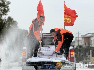 钟祥市农村公路管理养护局吹响“集结号” 铲雪除冰保畅通