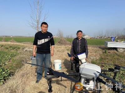 官庄湖管理区：无人机飞防 护油菜生长