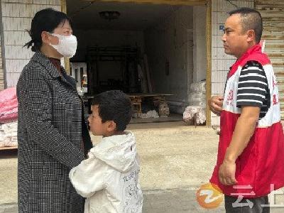 冷水镇冷水社区：网格员暖心帮助走失儿童找到家人