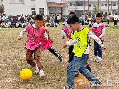 石牌镇荆台小学开展第五届校园足球联赛