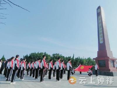 大柴湖振兴中学举行共青团团员入团仪式 