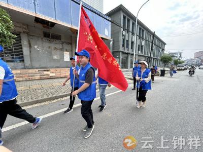 双河镇新时代文明实践所开展“河小青”巡河净滩志愿服务活动