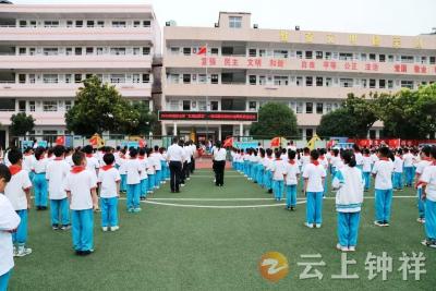 莫愁小学举行“红领巾奖章”一星章颁章暨校外辅导员聘任仪式