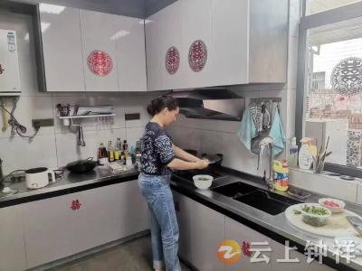 杨梅：用爱传递孝道的真谛