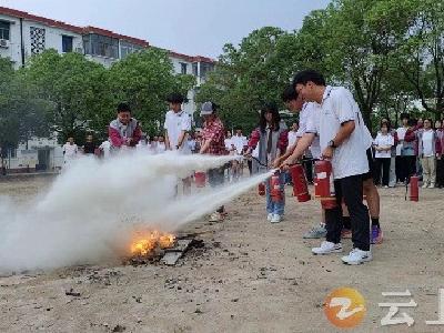 胡集高中开展灭火器使用演练活动