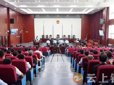 钟祥：观摩依托咪酯新型毒品案件庭审 深化禁毒教育
