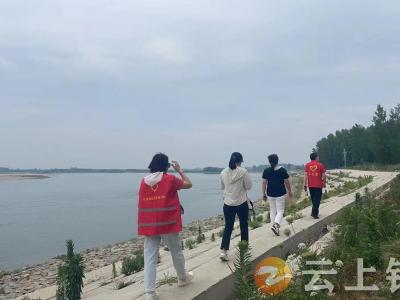 皇庄街道皇庄社区开展巡河专项行动 织密防溺水“安全网”