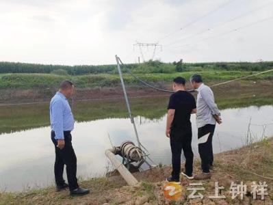 钟祥市东桥镇团山村网格员全力抗旱保生产