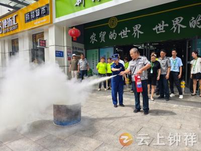湖北荆门：消防宣传进市场，把牢消防安全关