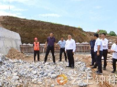 雷华调研钟祥城市黑臭水体整治 地质灾害隐患整治等工作