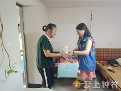 爱心妈妈方冬丽：点亮孤儿希望之光