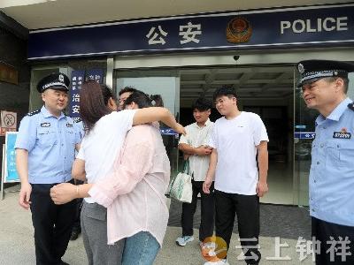 欣喜！失散28年 两姐妹钟祥再重逢