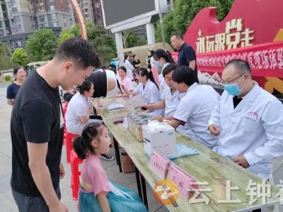 多学科联动！钟祥市妇幼保健院成功举办“让爱无‘陷’延续”预防出生缺陷义诊及现场体验活动