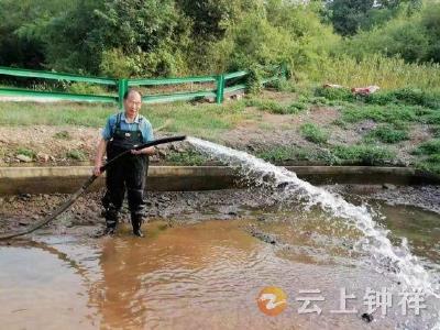 清洗水池保用水 温暖民心解难题